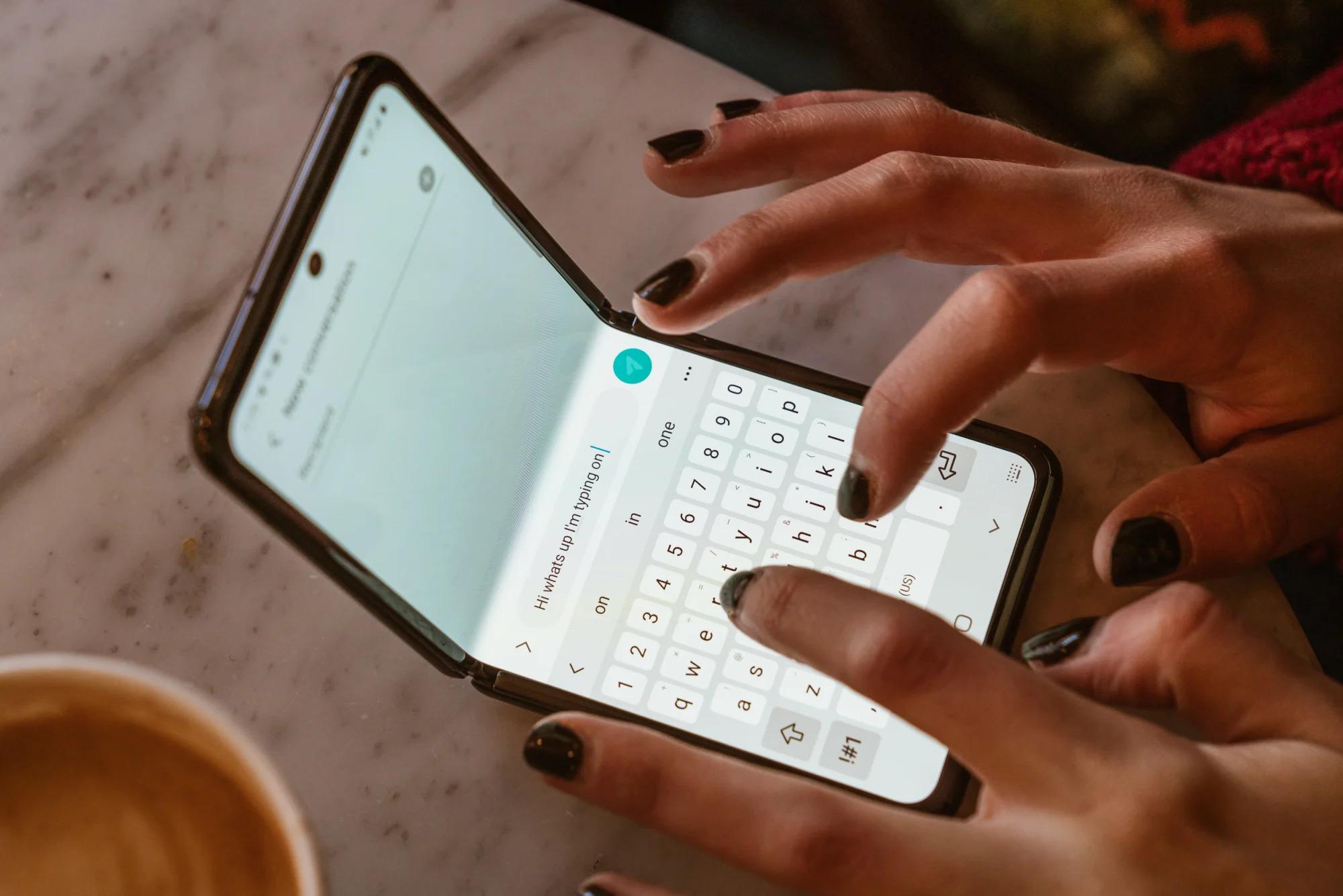 Samsung Galaxy Z Flip3 5G Typing