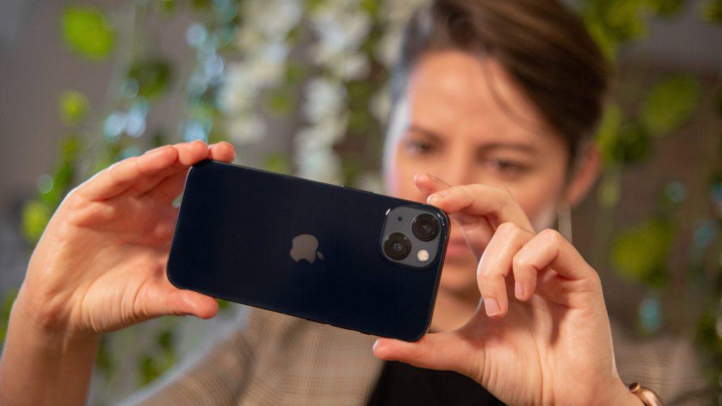 Apple iPhone 13 In-Hands